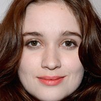 Alice Englert Nackt