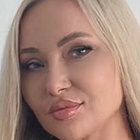 Blonde Curva Nackt