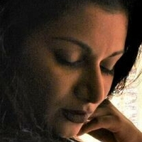 Devi Nackt
