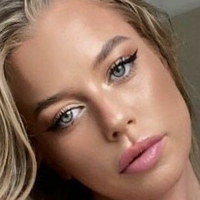 Emely Kopf Nackt