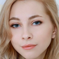 Emily Cade Nackt
