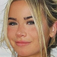 Emily Elizab3th Nackt