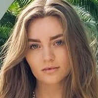 Emily Krueger Nackt