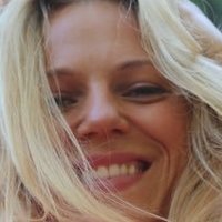 Emma Bell Nackt