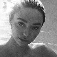 Emma Holley Nackt