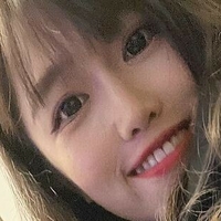 Emma Ouyang Nackt