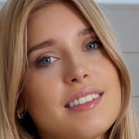 Freya Mayer Nackt
