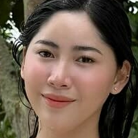 Leonajie Almario Nackt