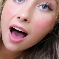 Lily Daisy Phillips Nackt