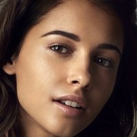 Naomi Scott Nackt