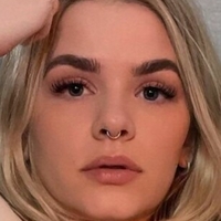 Olivia Clarke Nackt