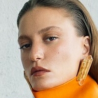 Serenay Sarıkaya Nackt