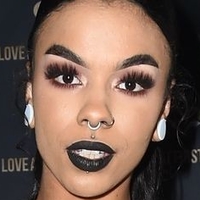 Shannon Nackt