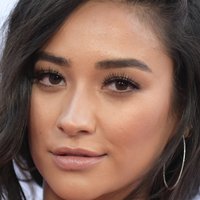 Shay Mitchell Nackt