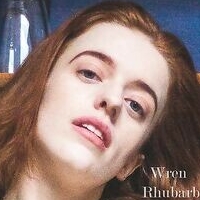 Wren Rhubarb Nackt