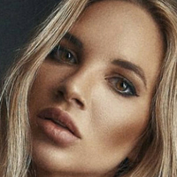 Yvonne Simon Nackt