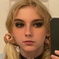 zoe Nackt